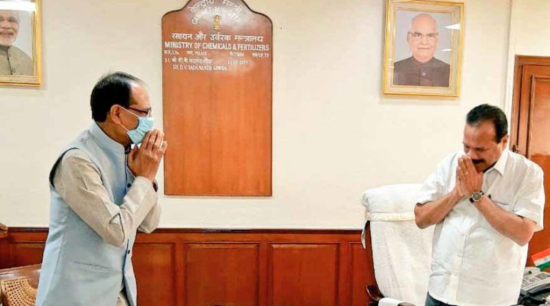 No scarcity of fertilizers across the country: Mr. D. V. Gowda
