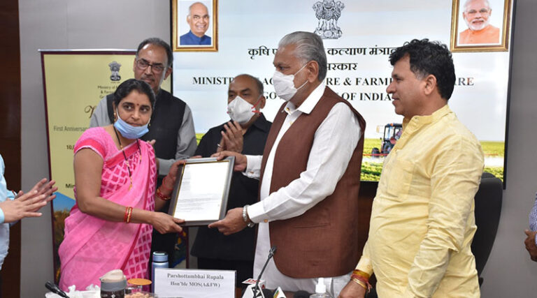 Union Minister of State Mr. Parshottam Rupala and Mr. Kailash Choudhary inaugurate professional training programmes of FPOs and CBBOs