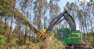 John Deere Announces 330-Horsepower Option for 853M and 853MH Machines