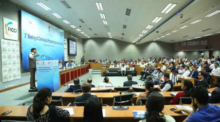 Minister for Chemicals and Fertilizers, Dr Mansukh Mandaviya Calls for creating India's own model to lead the global chemicals and fertiliser market