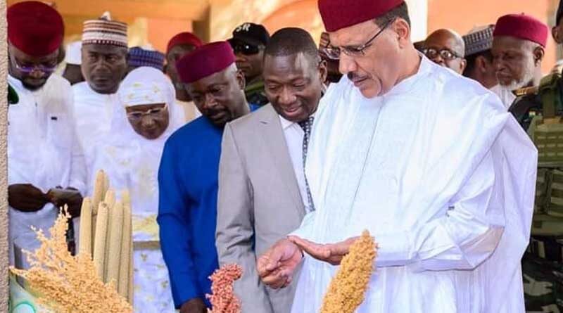 President of Niger commends ICRISAT on its world-class research and facilities
