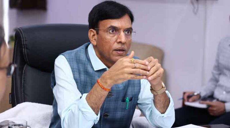 Dr. Mansukh Mandaviya reviews availability and use of fertilizers in India with States and UTs