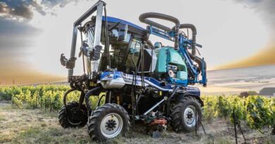 New Holland shows brand new Straddle Tractor TE6 Range at SITEVI 2023