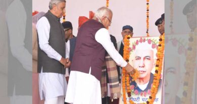 Haryana govt organizes 'Anndata Sammelan' in Loharu; Farmer Unions holds rally at Obra in Haryana