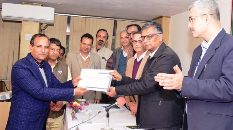 CSKHPAU gets Best Performance Excellence Award for its Farmer FIRST Program
