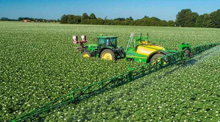 Mix strategy to counter blight resistance risks