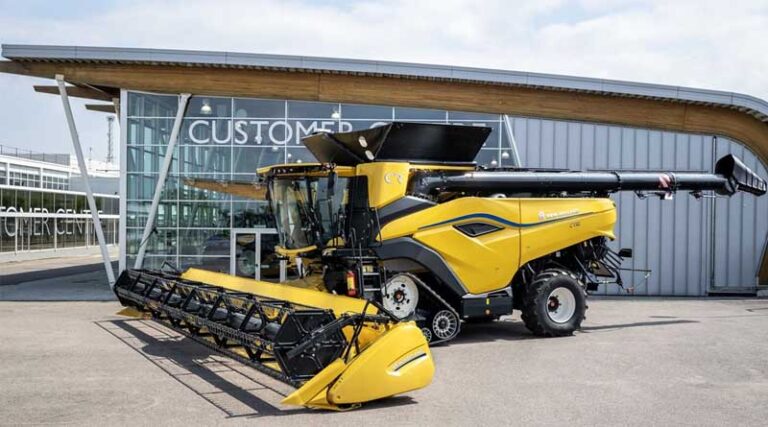 New Flagship CR11 and CR10 combines: New Holland’s Biggest Advance in Capacity Gain and Loss Reduction in a Generation
