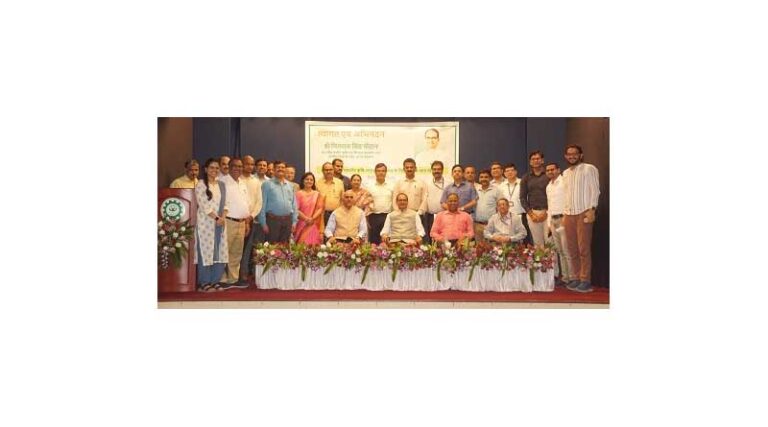 Union Minister Mr. Shivaraj Singh Chouhan visits ICAR-CIRCOT to review the Research and Development programmes