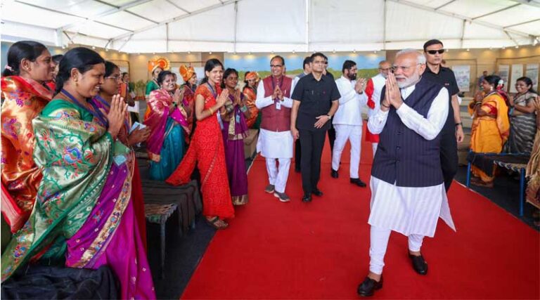 Prime Minister Narendra Modi addresses Lakhpati Didi Sammelan in Jalgaon, Maharashtra