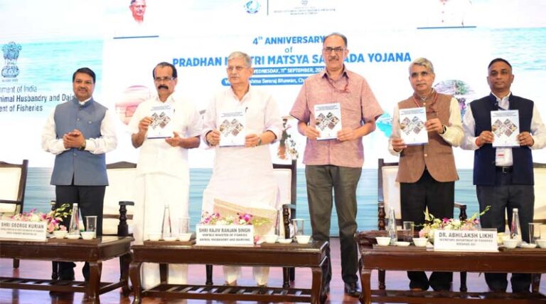 Union Minister Rajiv Ranjan Singh Unveils New Genetically Improved "Amrit Catla" at ICAR-CIFA