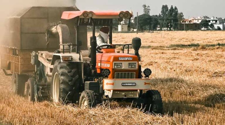 India’s October Tractor Sales Reach New High: Mahindra, Swaraj, TAFE, and John Deere in Close Race