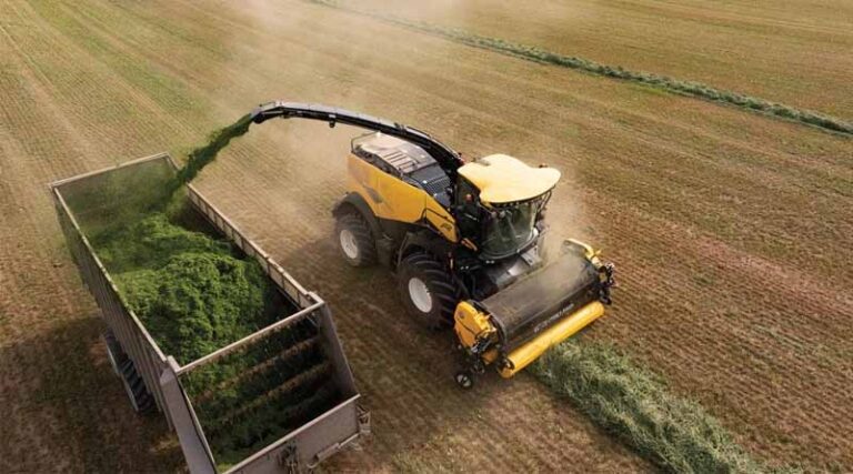New Crop Blockage Prevention Tech, Customizable Steering And More for FR Forage Cruiser Self-propelled Forage Harvesters