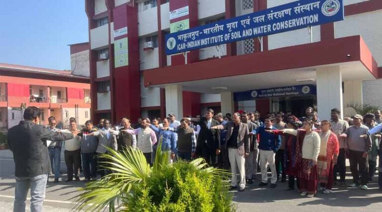 ICAR-IISWC, Dehradun Staff Recites The Preamble Of The Constitution