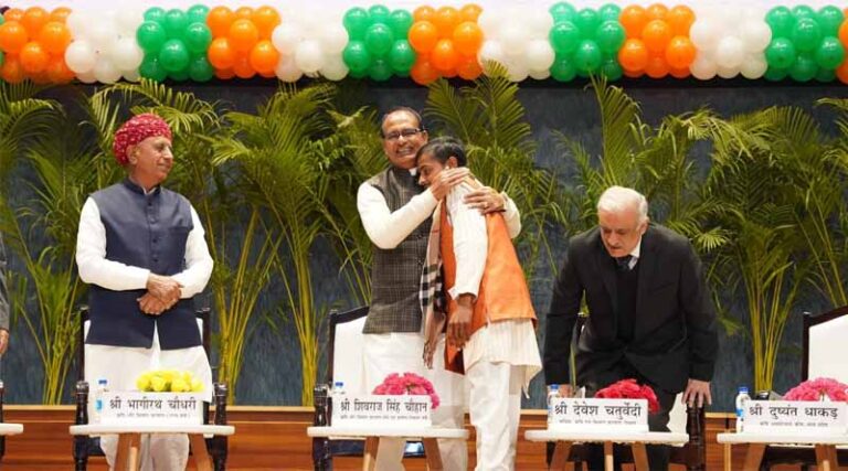 Union Agriculture Minister Shivraj Singh Chouhan Interacts With Farmers on 76th Republic Day