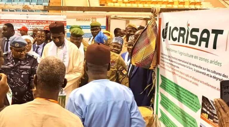 Nigerien Prime Minister and Minister of Agriculture Visit ICRISAT Exhibition at SAHEL 2025