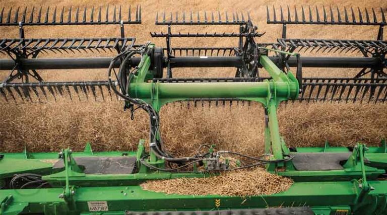 John Deere Unveils Next-Gen Combine Front-End Equipment to Boost Harvest Efficiency