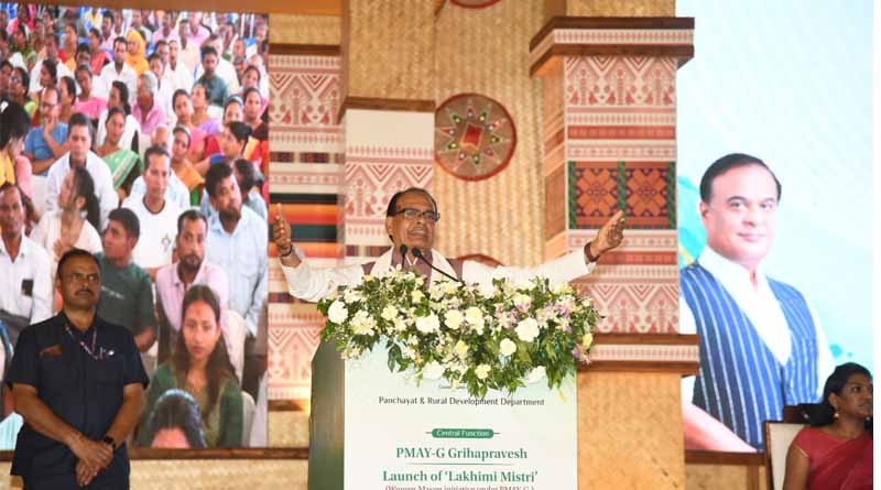 Union Minister Mr. Shivraj Singh Chouhan Attends Virtual Grihapravesh Ceremony of 55,000 PMAY-G Houses In Guwahati