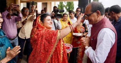 Union Agriculture Minister Mr. Shivraj Singh Chouhan Interacts With Lakhpati Didis In Gujarat Today