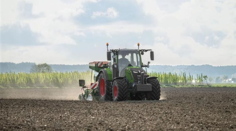 Fendt 300 Vario Gen5 – The Next Generation of Compact Power