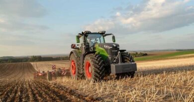 Fendt Launches Fourth Generation of 1000 Vario Series with Enhanced Power, Lighting, and Comfort