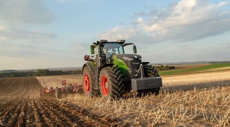 Fendt Launches Fourth Generation of 1000 Vario Series with Enhanced Power, Lighting, and Comfort
