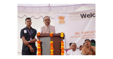 Mr. Shivraj Singh Chouhan Visits Flood-affected Border Village Of Badyal Brahmana In Rs Pura, Jammu; Also Visits Farm Lands To Assess Damage To Crops