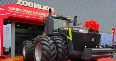 ZOOMLION Unveils the World's Most Powerful Hybrid Wheeled Tractor DX7004