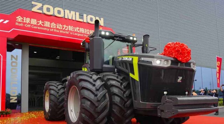 ZOOMLION Unveils the World's Most Powerful Hybrid Wheeled Tractor DX7004