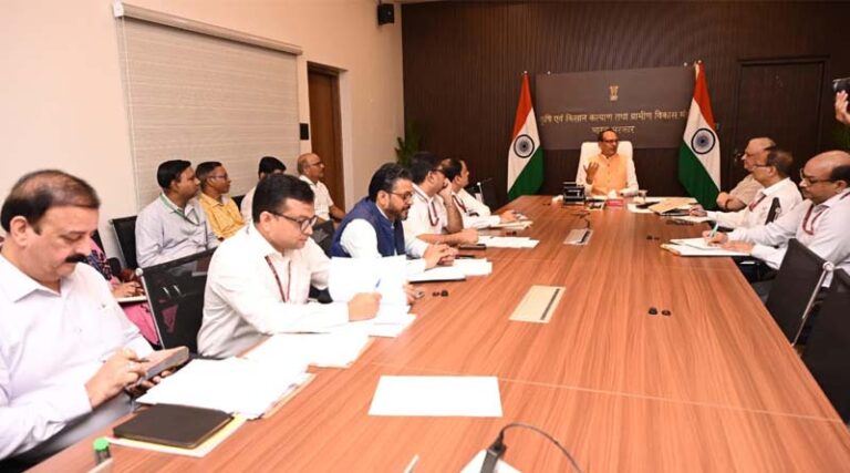 Union Agriculture Minister Orders Crackdown on Illegal Biostimulants; Only 146 Notified Products Permitted