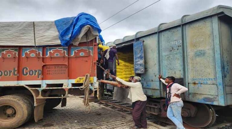 Madhya Pradesh Speeds Up Fertilizer Stocking Ahead of Rabi Season