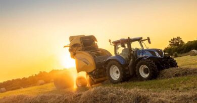 Roll-Belt™ 180 PLUS and 150 PLUS: New Variable-chamber Balers Boosted by Enhanced Technology, Connectivity and Durability