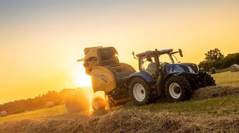 Roll-Belt™ 180 PLUS and 150 PLUS: New Variable-chamber Balers Boosted by Enhanced Technology, Connectivity and Durability