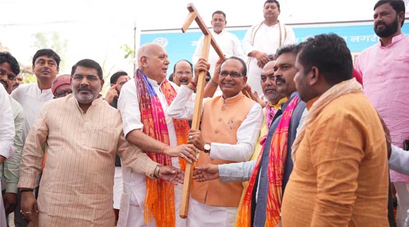 Union Minister Mr. Shivraj Singh Chouhan held a ‘Gram Chaupal’ in village Dumri Khurd of Gorakhpur