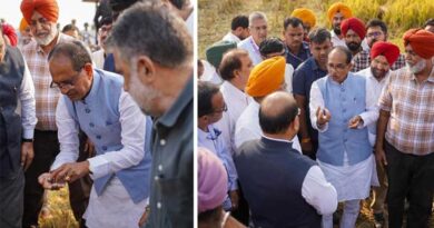 Mr. Shivraj Singh visits ‘Samanyu Honey’ Beekeeping Centre at Doraha village