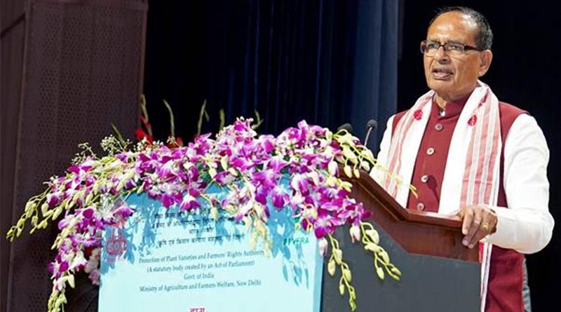 Union Agriculture Minister Mr. Shivraj Singh Chouhan presents ‘Plant Genome Saviour Awards’ to farmers in New Delhi