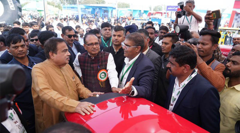 Mahindra Showcases CNG, Ethanol and Electric Tractors at Agrovision 2025