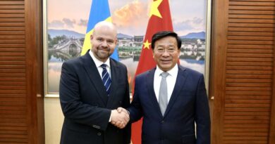 Minister Han Jun Meets with Minister for Rural Affairs of Sweden