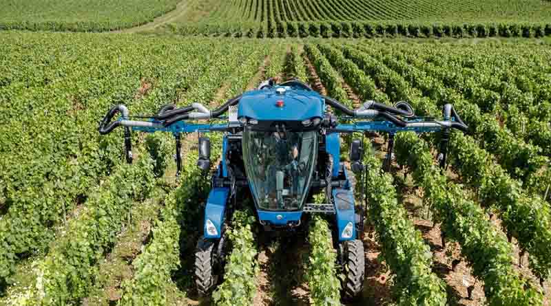 New Holland Enhances Narrow Vineyards Straddle Tractor and Harvester Range for Better Efficiency