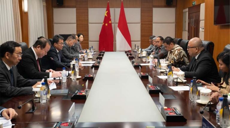 Vice Minister Maierdan Mugaiti Meets with Indonesian Vice Minister of Villages and Development of Disadvantaged Regions