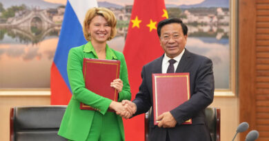 Minister Han Jun Meets with Russian Agriculture Minister Oksana Lut