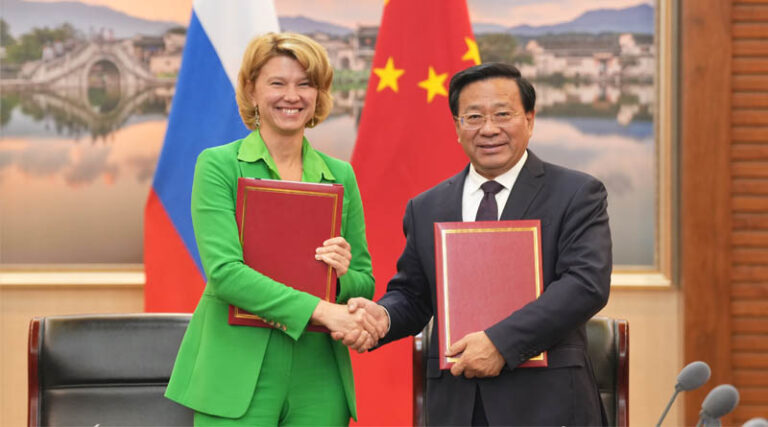 Minister Han Jun Meets with Russian Agriculture Minister Oksana Lut
