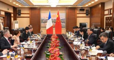 Minister Han Jun Meets with French Counterpart