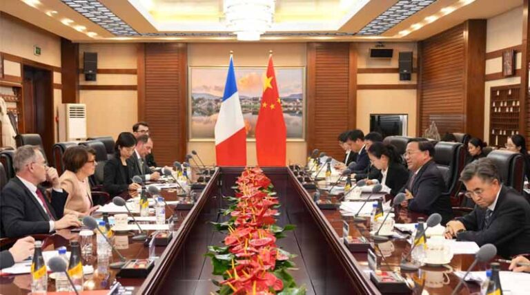 Minister Han Jun Meets with French Counterpart