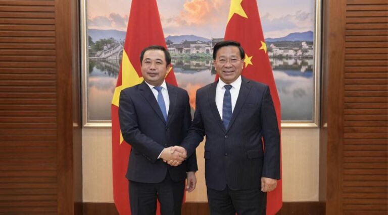 Minister Han Meets with Vietnamese Counterpart and Co-Chairs Bilateral Agriculture Meeting
