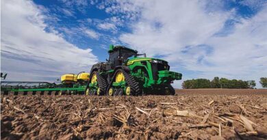 John Deere Introduces New 8R and 8RX Tractors With up to 540 Horsepower for Greater Productivity and Performance