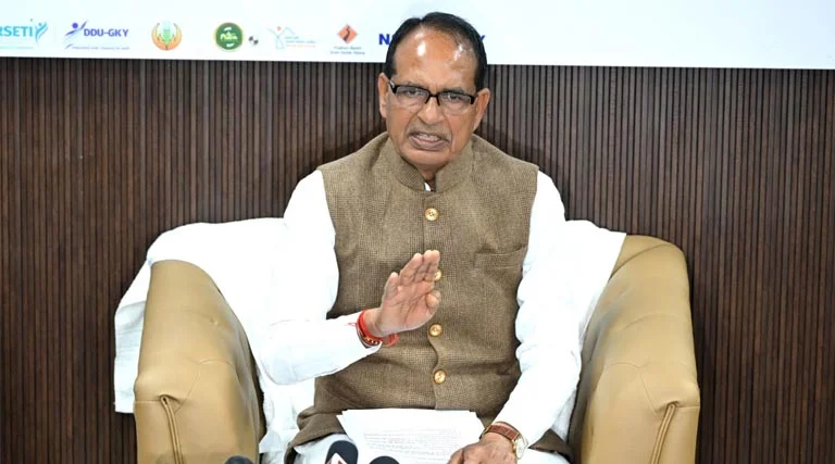 Union Agriculture Minister Shivraj Singh Chouhan meets Maharashtra Agriculture Minister