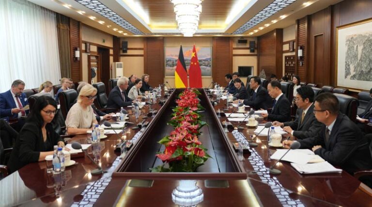 Minister Zhang Zhu Meets with German Federal Minister of Agriculture, Food and Regional Identity Alois Rainer