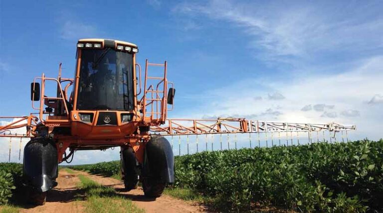 Brazil's Pesticide Imports Fall 6.8% in Jan–May 2026 as Farmers Shift Toward Generics