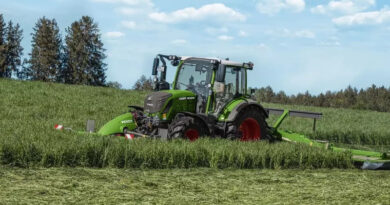 Fendt 300 Vario Gen4 — Up to 152 hp with the FendtONE Dual-Display Workstation