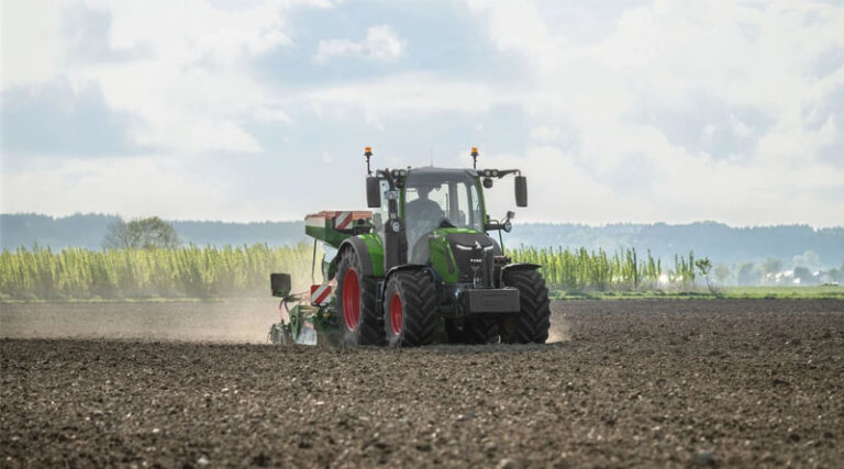 Fendt 300 Vario Gen5 — Up to 152 hp with DynamicPerformance Across the Range